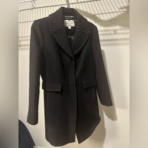 Beautiful Banana Republic coat! Beautiful cut very flattering on!